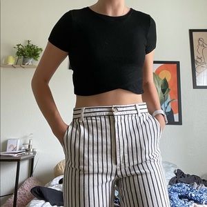 Black cropped tee